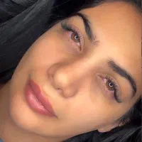 مدل برای تکمیل نمونه کار و آلبوم کاری