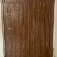 درب، در اتاق، کمد چوبی دیواری، میز تلویزیون