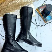 نیم بوت پوتین|کیف، کفش، کمربند|شیراز, بعثت|دیوار