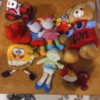 تعداد زیادی عروسک