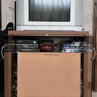 تلویزیون و میز