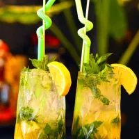 باریستا آقا و نیرو ساده