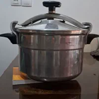 زودپز پنج لیتری نو . مارکش تو عکس