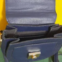 ۲ کیف رودوشی|کیف، کفش، کمربند|کیش, |دیوار