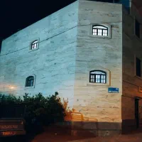 200متر-ویلایی-حیاط-دار-سر2نبش-درب-ساختمان-و-حیاط