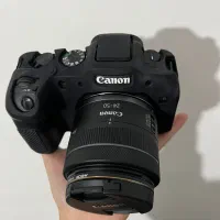 دوربین کنون r8 در حد نو همراه لنز کیت