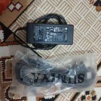 یک عدد آداپتور مانیتور و کابل hdmi