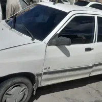 اتومبیل. در اختیار
