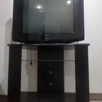تلوزیون و میز