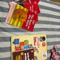 کتاب عربی هفتم و کتاب داستان انگلیسی fmily فرندز 2