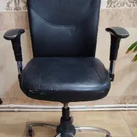 صندلی اداری جک دار و گردان