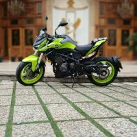 کی یو جی، دو سیلندر ۳۰۰