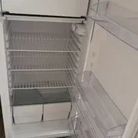 لوازم مغازه. میز. یخچال کوچک. اتاق پرو