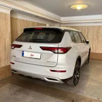 میتسوبیشی اوتلندر ۲ دف h line