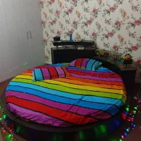 تخت گرد مشکی دو نفره