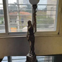 اباژور مجسمه بانو مشعل و میزش|چراغ خواب و آباژور|رشت, گلباغ نماز|دیوار