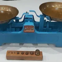 ترازوی دو کفه ای ۲ کیلوگرم و ست ۸ تایی سنگ|کلکسیون اشیاء عتیقه|تهران, مینای جنوبی|دیوار