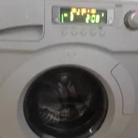 یک‌عدد‌لباسشویی‌سامسونگ