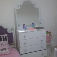 ۲عدد تخت جوان و ۱عدد میز ارایش|تخت و سرویس خواب|قم, سالاریه|دیوار