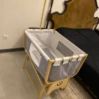 تخت و گهواره کنار مادر|تخت و صندلی بچه|شیراز, شهرک بهشتی|دیوار