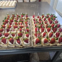 ترکار و دسرکار کار ماهر و وردست قنادی نیازمندیم.