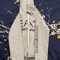 کاپشن|لباس|ساری, |دیوار