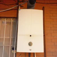 آبگرمکن دیواری بوتان 3218 فروش فوری