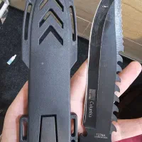 تعدادی فندک و چاقو