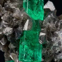 گوشیاهیچ.. عکس ها کلش باهم سه و نیم میلیون