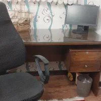 میز اداری و تحریر هم را با صندلی