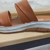 همکار آقا و خانم رنگ کاری زیره کفش