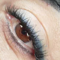 آرایشگاه آرایش مژه لیف