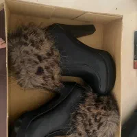 نیم بوت خزدار|کیف، کفش، کمربند|خوی, |دیوار