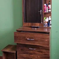 آینه دراور ۴ کشو  همراه پاف در حد نو تمیز و سالم