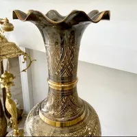 گلدان کنار سالنی