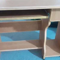 میز تحریر و کامپیوتر