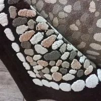قالی کارکرده طرح سنگی