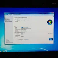 سیستم کامپیوتر سالم با موس و کیبرد و اسپیکر