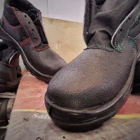 کفش ایمنی حرفهای دوام و راحتی در یک محصول