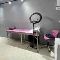 تخت مژه و صندلی