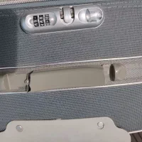 لباس و چمدان|لباس|میانه, |دیوار