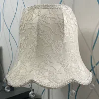 شید رومیزی کنار سالنی و لوستر زیر قیمت و گلدان