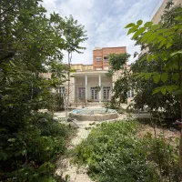 ویلایی-سنتی-سند-تک-برگ-ارتفاع-دار-خیابان-طالقانی