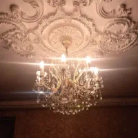 ۲ عدد لوستر۸ شاخه بزرگ  و۳عدد لوستر۸شاخه کمی جمعتر