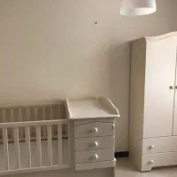 تخت و کمد نوزادی و نوجوان نی نی سالن- چوبی