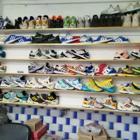 ب علت تغییر شغل تعدادی کتونی زیر قیمت بفروش میرسد