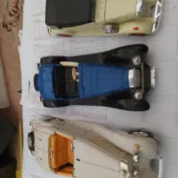 تعدادی ماشین ماکت