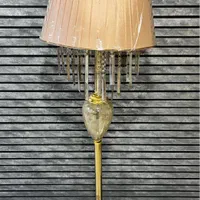 آباژور کنارسالنی ایستاده طرح سناتور|چراغ خواب و آباژور|مشهد, توس (بلوار توس)|دیوار