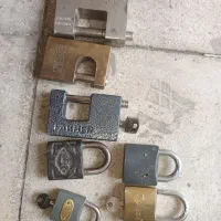 قفل آویز و‌کتابی