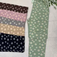 شلوار نخ پنبه در رنگ بندی و طرح داخل عکس